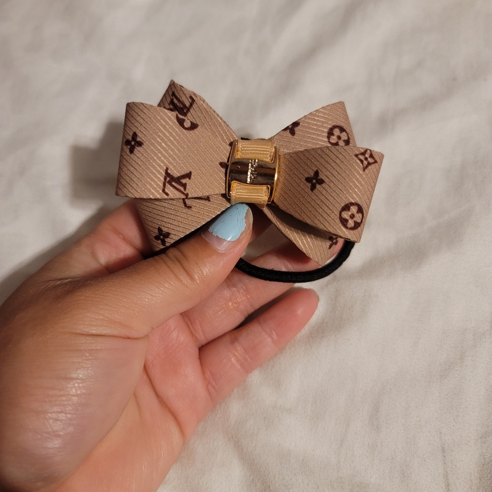 Hair tie